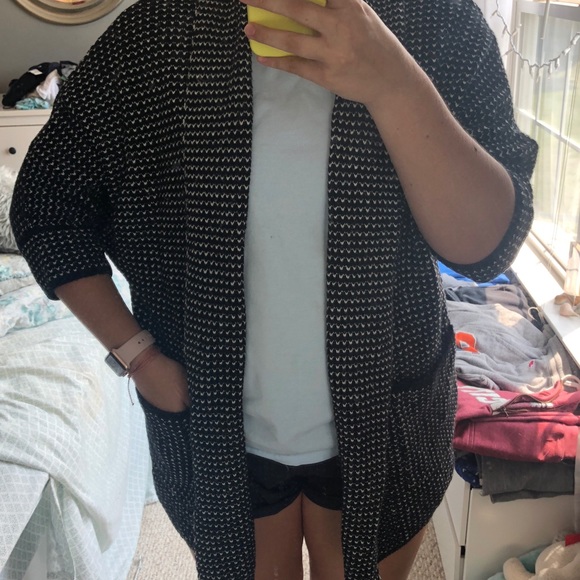 Black and white cardigan - Picture 3 of 3
